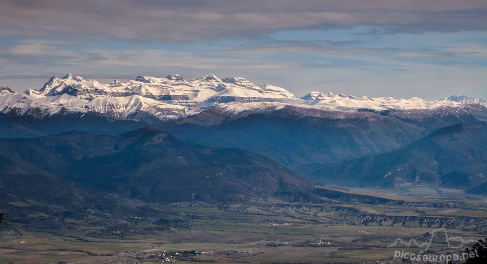 Foto desde la cumbre de Peña Oroel, Pre Pirineos de Huesca, Aragón