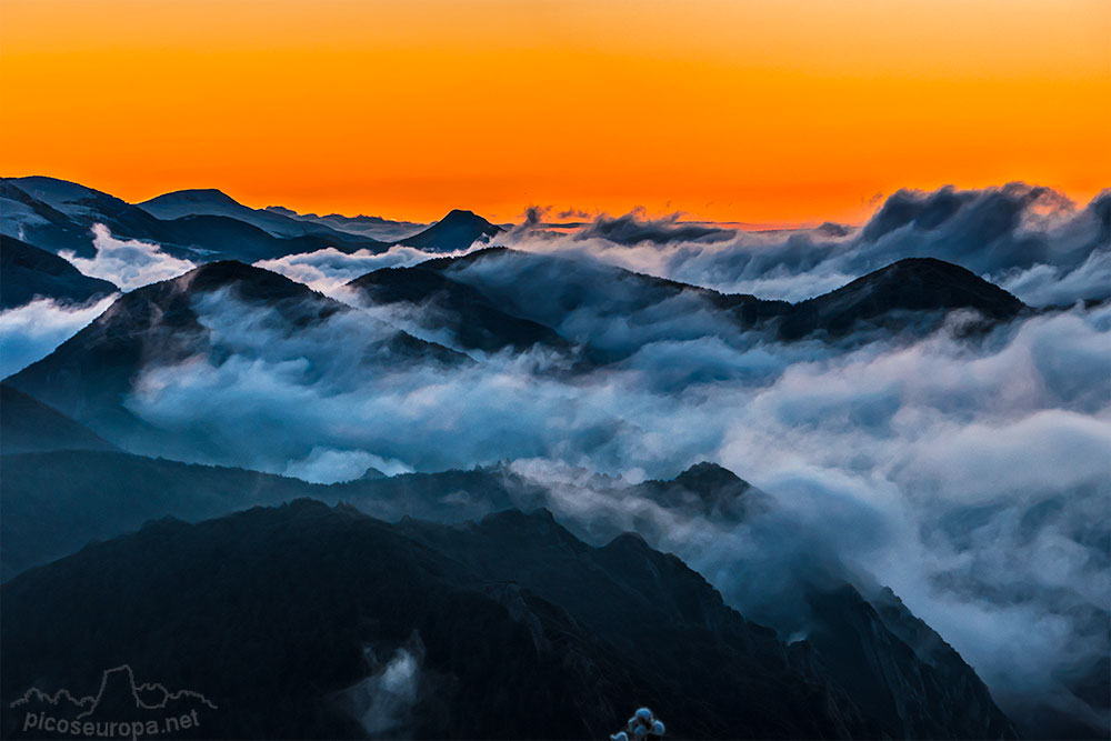 Amanecer desde el Mirador de Gresolet. Macizo del Pedraforca, Sierra del Cadi, Pre Pirineos de Catalunya.