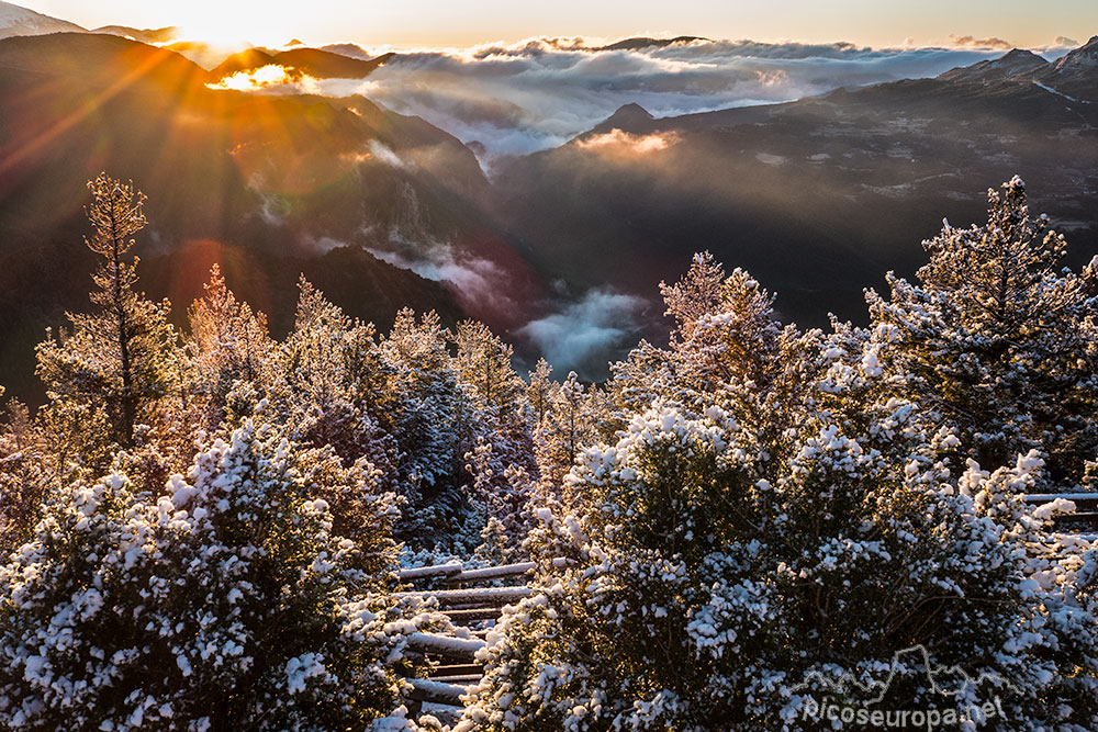 Foto: Amanecer desde el parking de inicio de subida al refugio del Pedraforca, PrePirineos, Barcelona, Catalunya