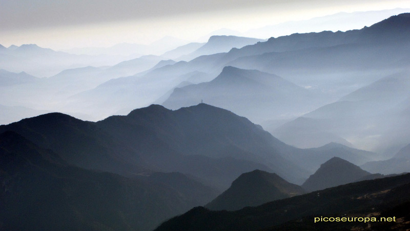 Foto: Amanece subiendo al Pedraforca por la pedrera que mira a Saldes, Barcelona, Serra del Cadi, Pre Pirineos