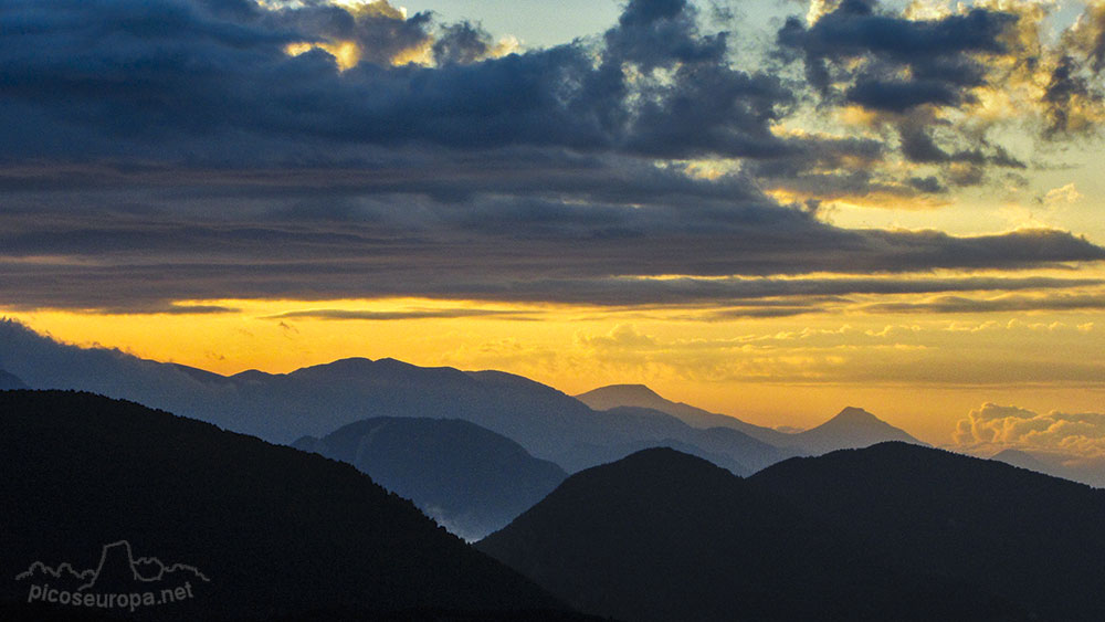 Foto: Amanecer desde el Mirador de Gresolet en el Pedraforca, PrePirineos, Barcelona, Catalunya