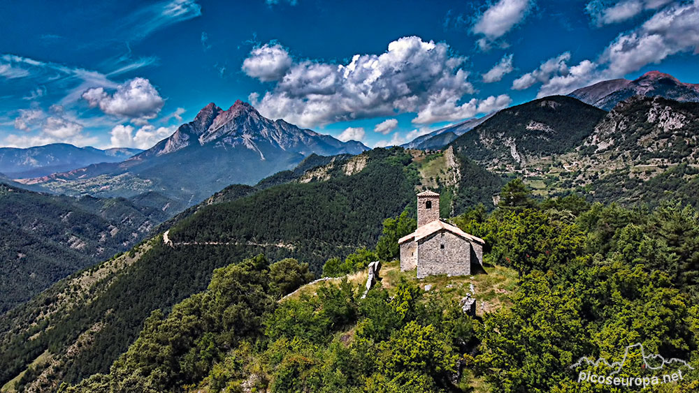 Foto: Ermita de Sant Miquel de Turbians en la zona de Gisclareny en el Bergadá, Pre Pirineos de Catalunya.