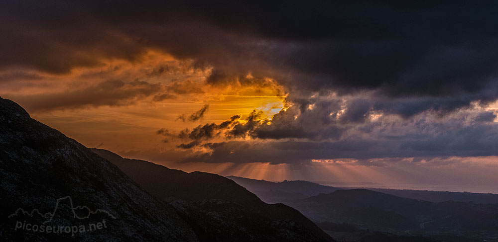 Foto: Alto del Fito, Arriondas, Asturias. Un mirador sobre Picos de Europa y el Mar Cantábrico