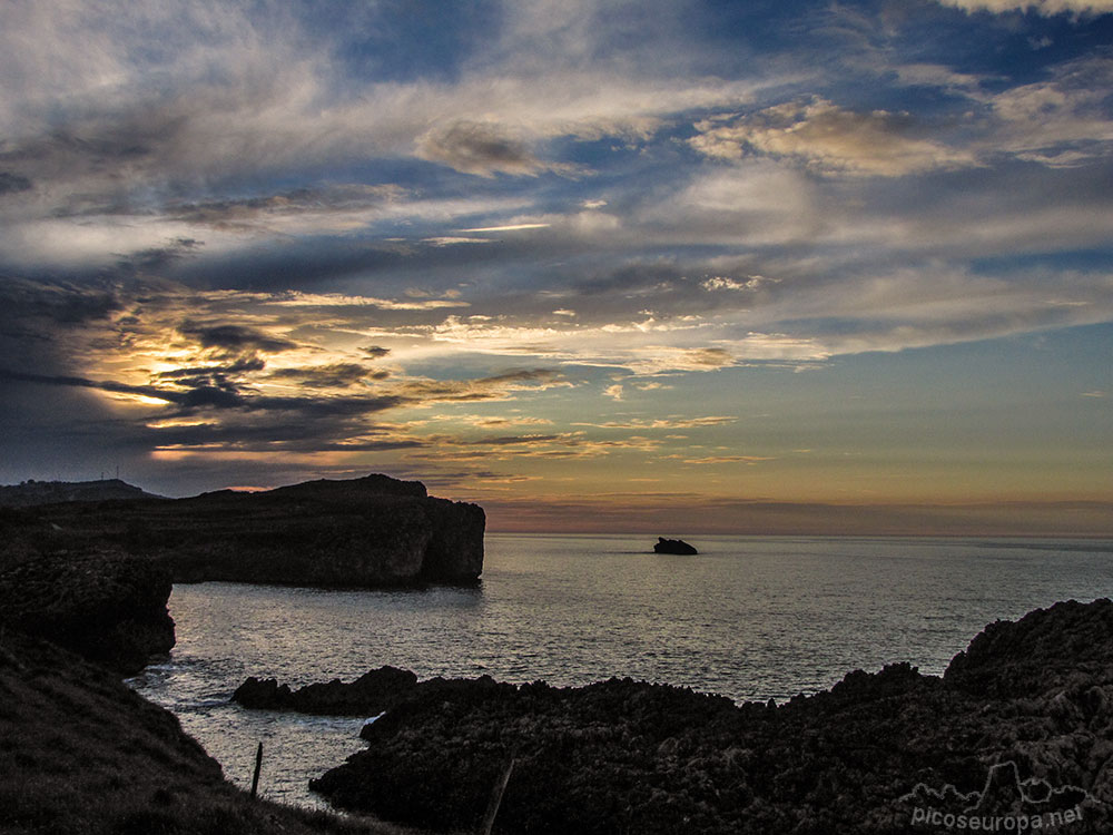 Acantilados de la Costa de Buelna, Asturias, Mar Cantábrico