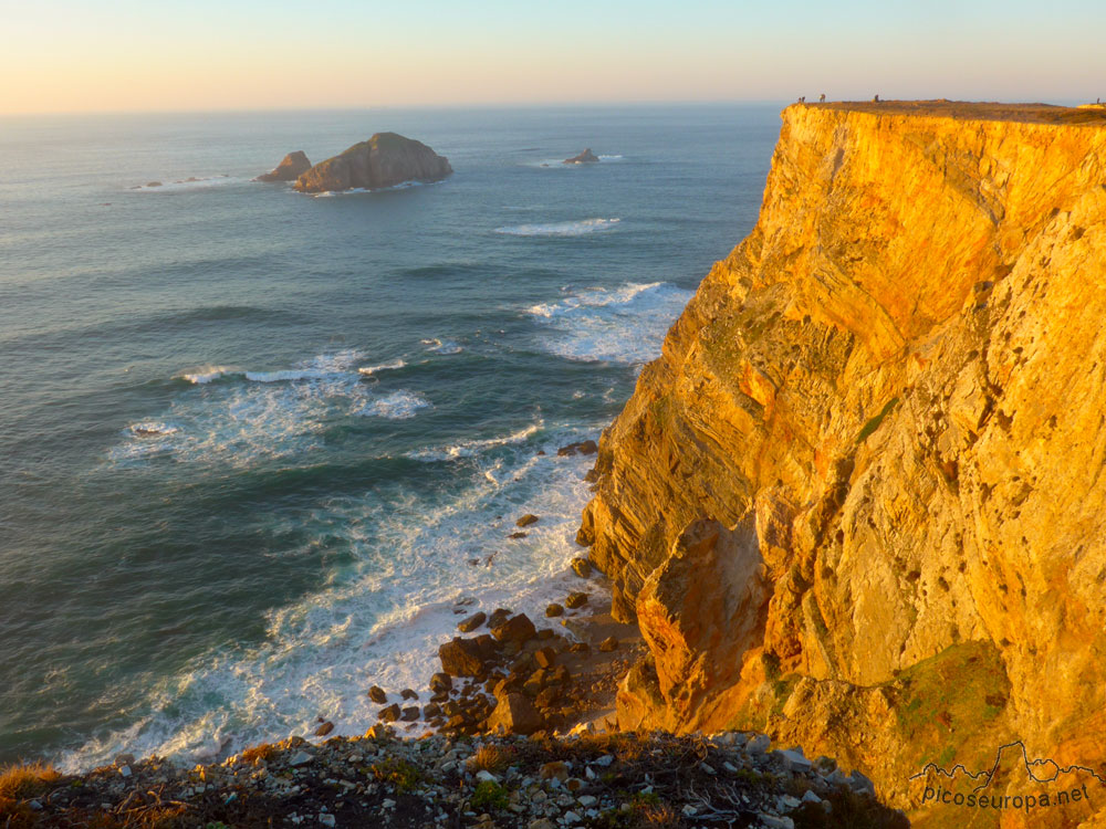 Foto: Cabo Peñas,  es el cabo más septentrional del Principado de Asturias, España, y está situado en la Mancomunidad Cabo Peñas, formada por los concejos de Gozón y Carreño