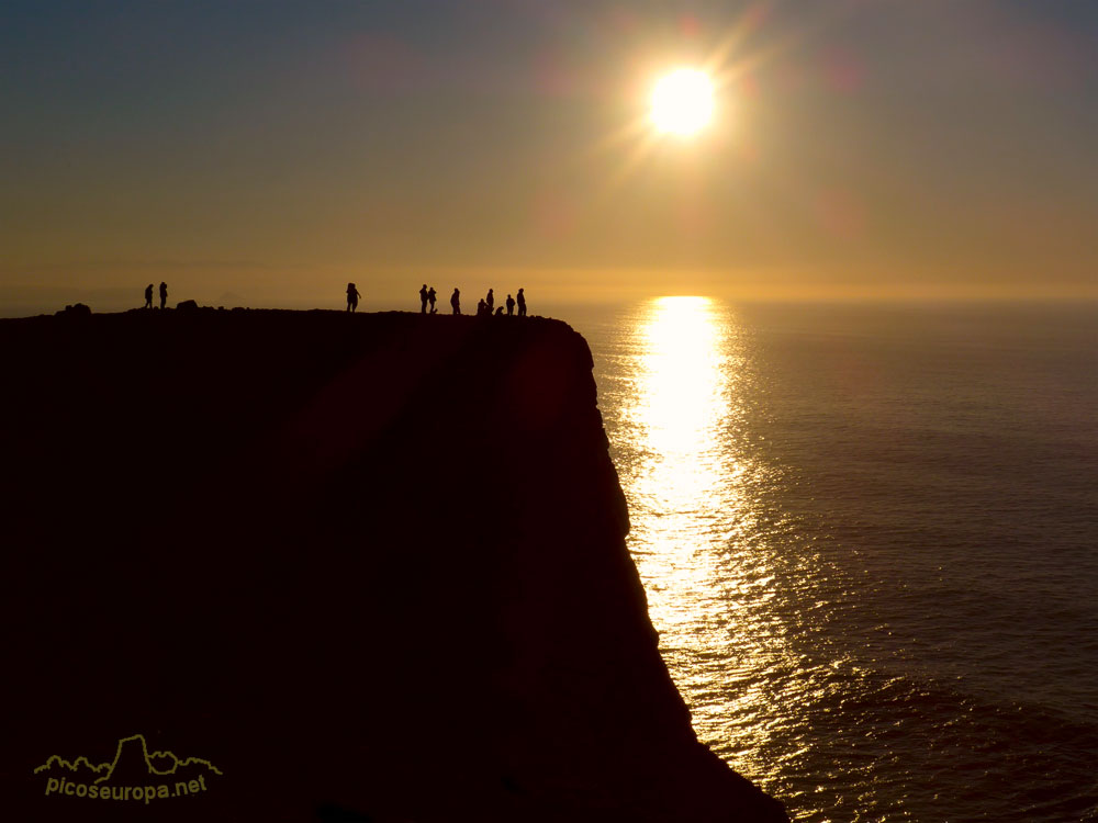 Puesta de sol en Cabo Peñas, concejo de Gozón, Asturias, Paraiso Natural