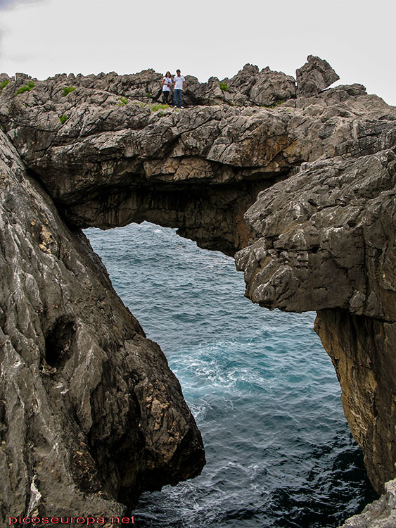 Acantilados de la costa de Buelna, Asturias, Mar Cantábrico