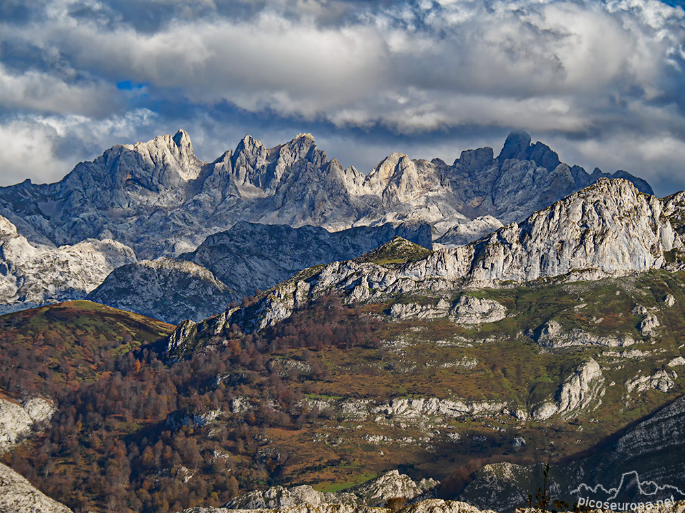 Foto: Picos de Europa desde Collada Llomena, Parque Natural de Ponga, Asturias