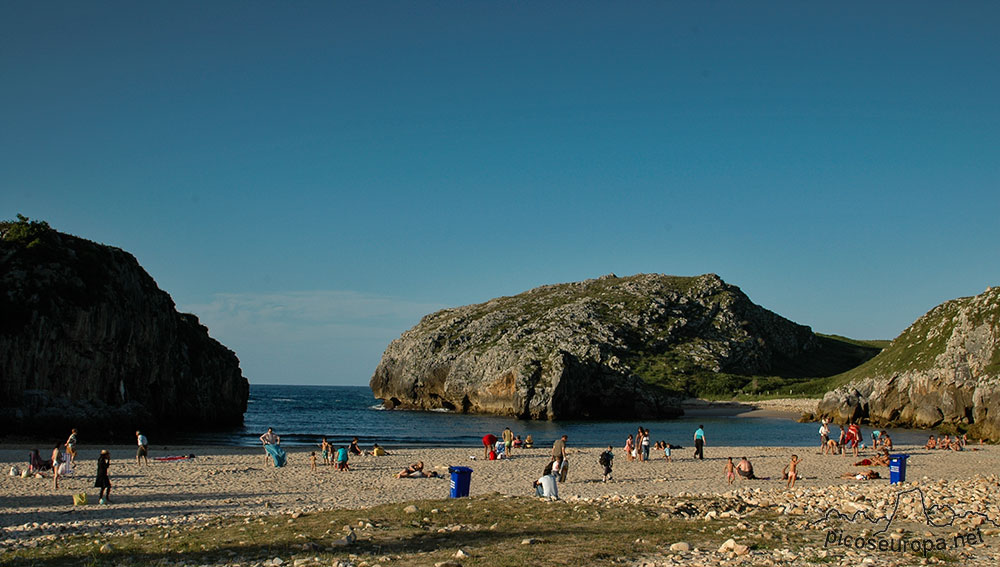 Foto: Playa de Cuevas de Mar, Asturias