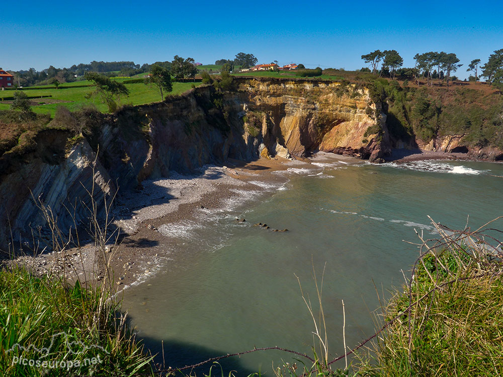 Foto: Playa de los Cristales en Luanco, Asturias