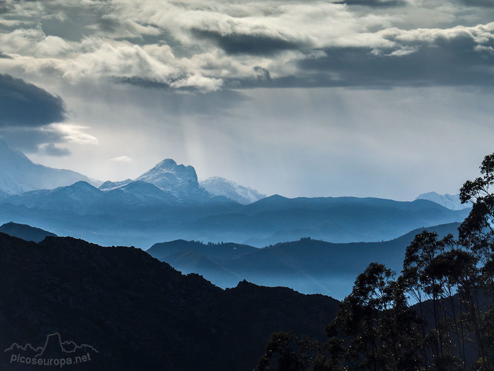 Alto de Liendre, Asturias. Un mirador sobre Picos de Europa y el Mar Cantábrico