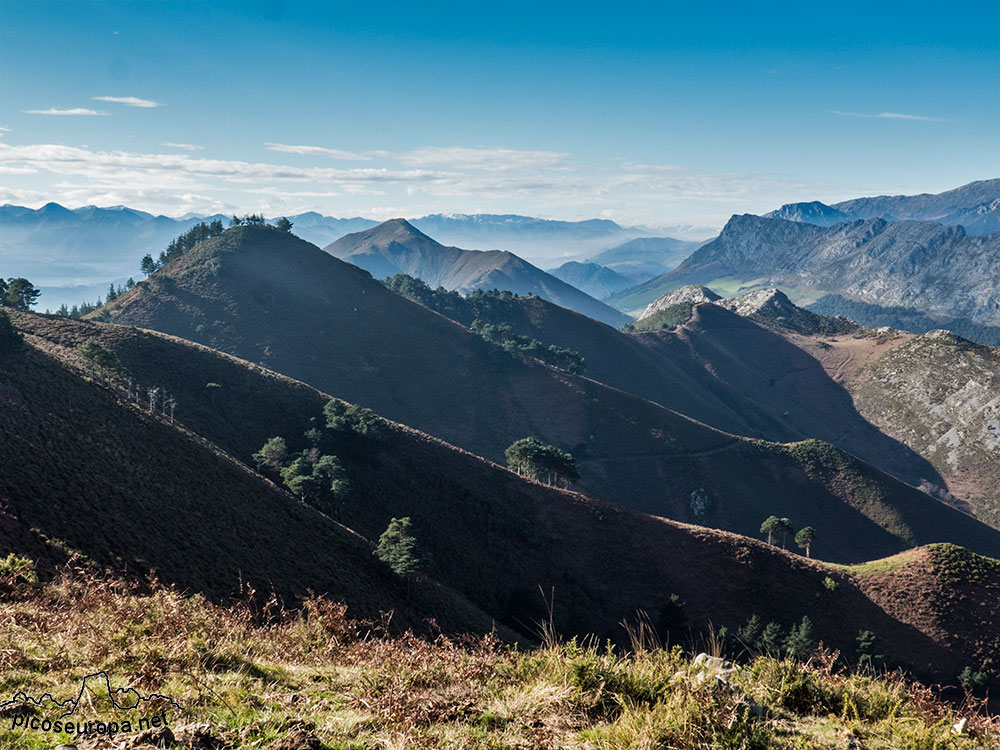 Alto de Liendre, Asturias. Un mirador sobre Picos de Europa y el Mar Cantábrico