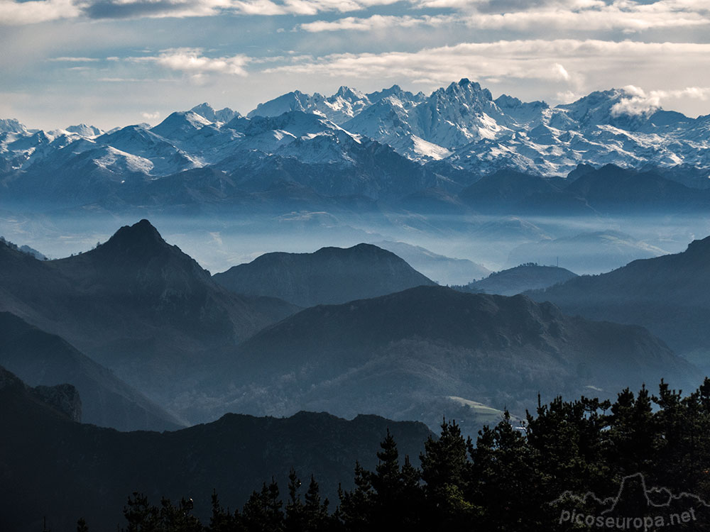 Alto de Liendre, Asturias. Un mirador sobre Picos de Europa y el Mar Cantábrico