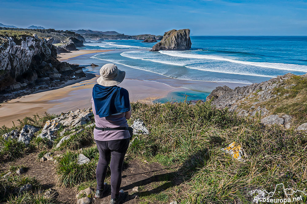 Playa de Almenada en las Cercanias de Poo, Concejo de Llanes, Asturias