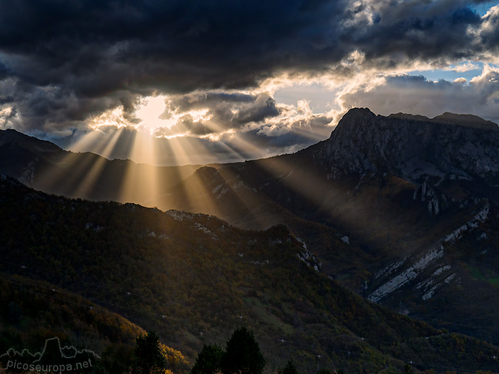 Foto: El Pico Tiatordos desde el Mirador de Las Bedules, Parque Natural de Ponga, Asturias