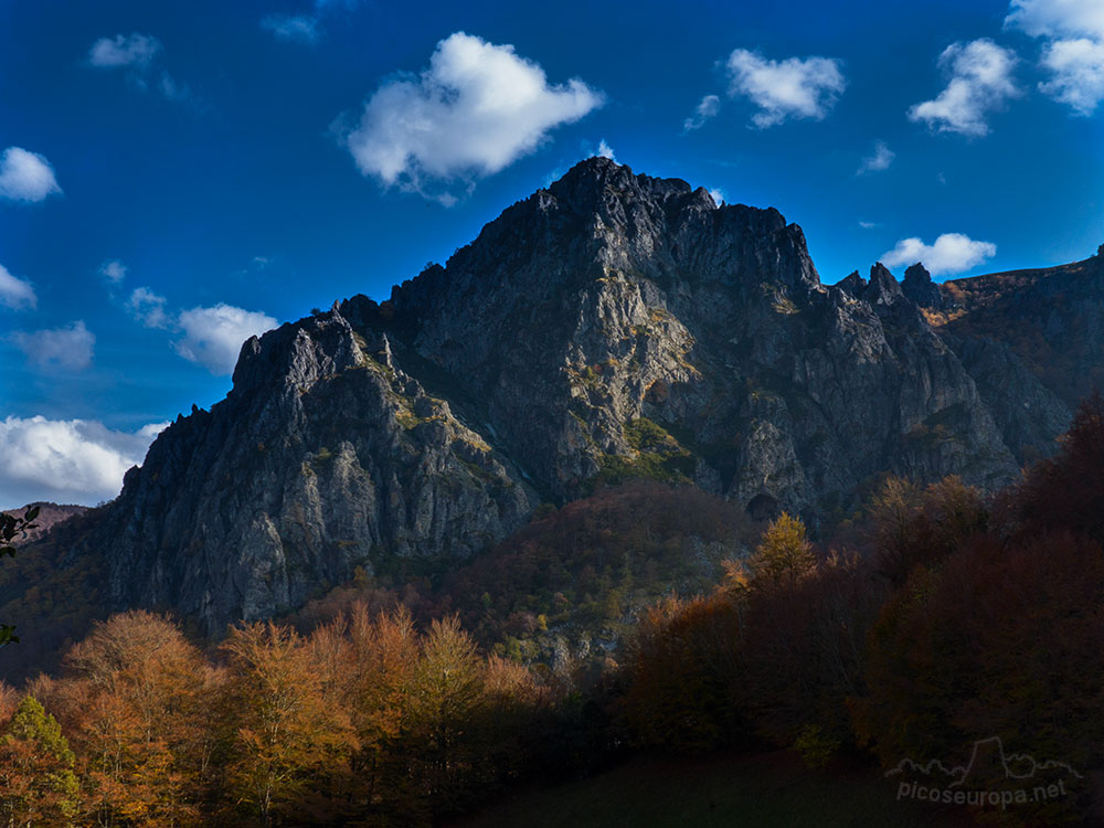 Cueto Negro desde la Vega de La Ablanosa. Parque Natural de Redes, Asturias