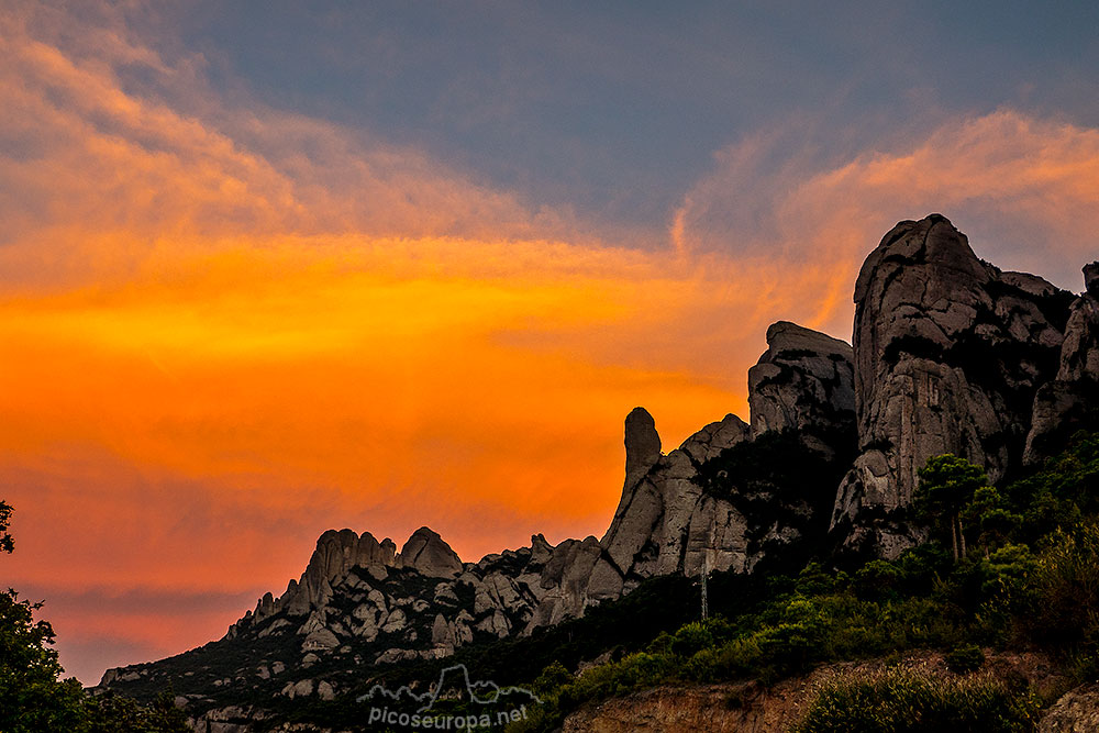 Montserrat desde la zona de paredes Norte. En la foto la aguja es el Cavall Bernat.