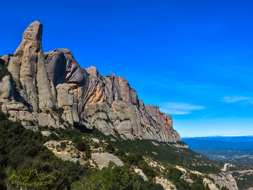 Vista del lado Norte de Montserrat desde el camino del Arrel, Barcelona, Catalunya