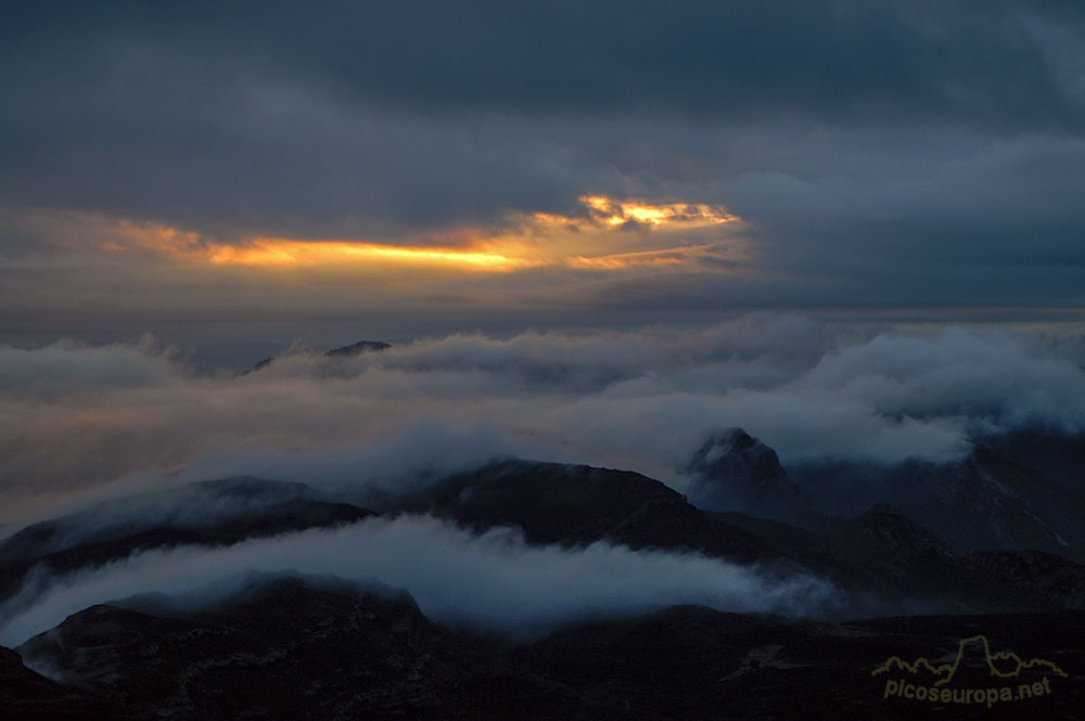 Foto: Santa Cova, Parque Natural de Montserrat, Barcelona, Catalunya, España