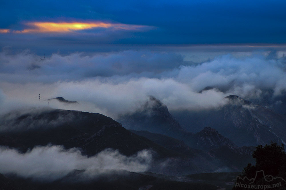 Foto: Amanecer desde el Monasterio de Montserrat, Barcelona, Catalunya