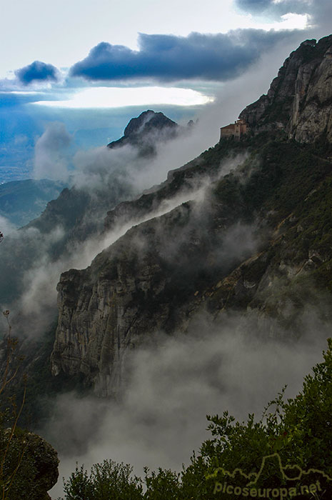 Foto: Santa Cova, Parque Natural de Montserrat, Barcelona, Catalunya, España