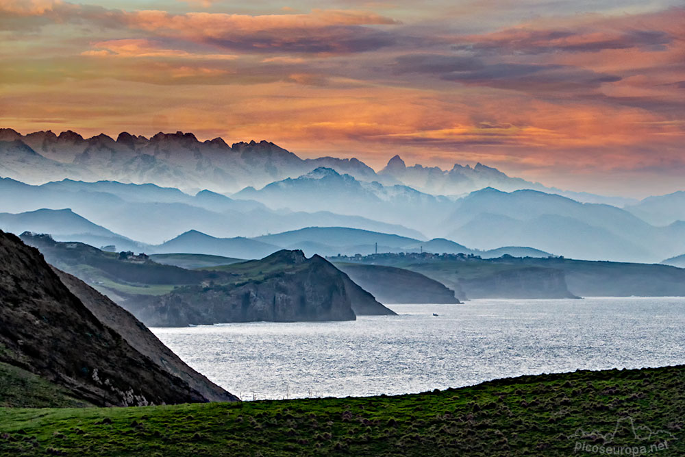 Desde la ensenada de Santa Justa, Mar Cantábrico, Cantabria.