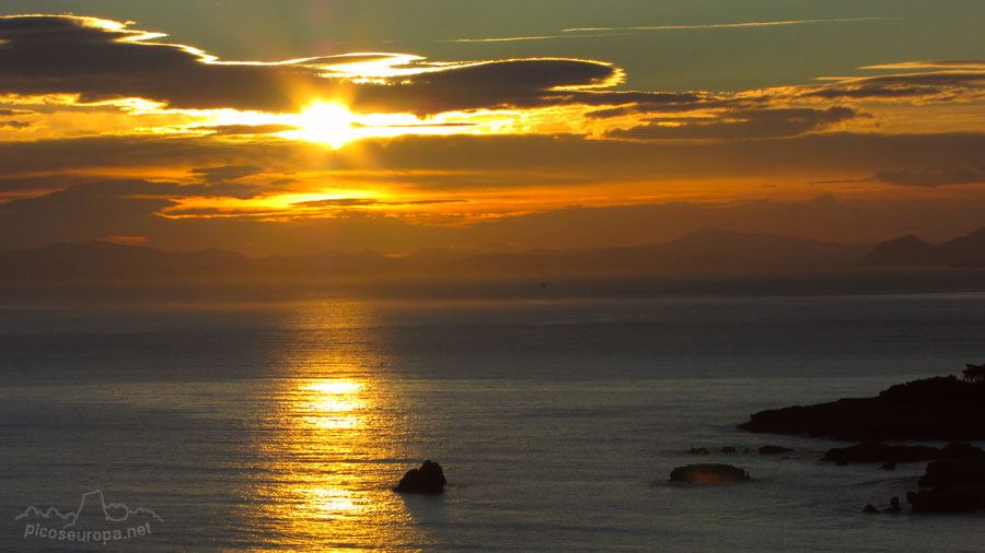Amanecer en la costa de Isla y Noja, Costa de Cantabria, Mar Cantábrico