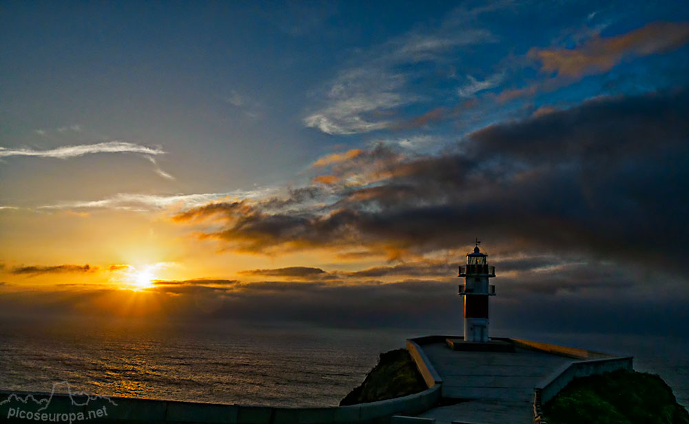 Foto: Puesta de sol en Cabo Ortegal, A Coruña, Galicia.
