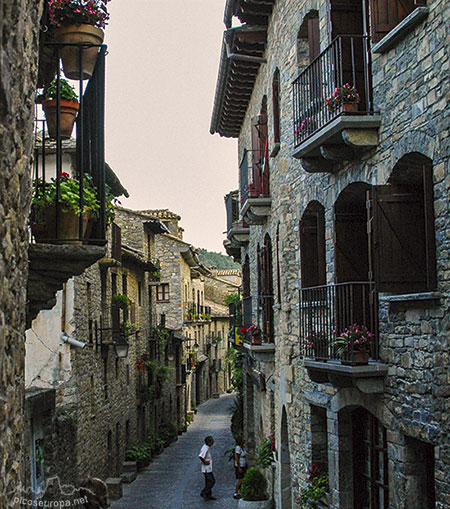 Foto: Ainsa, Sobrarbe, Pirineos de Huesca, Aragón, España