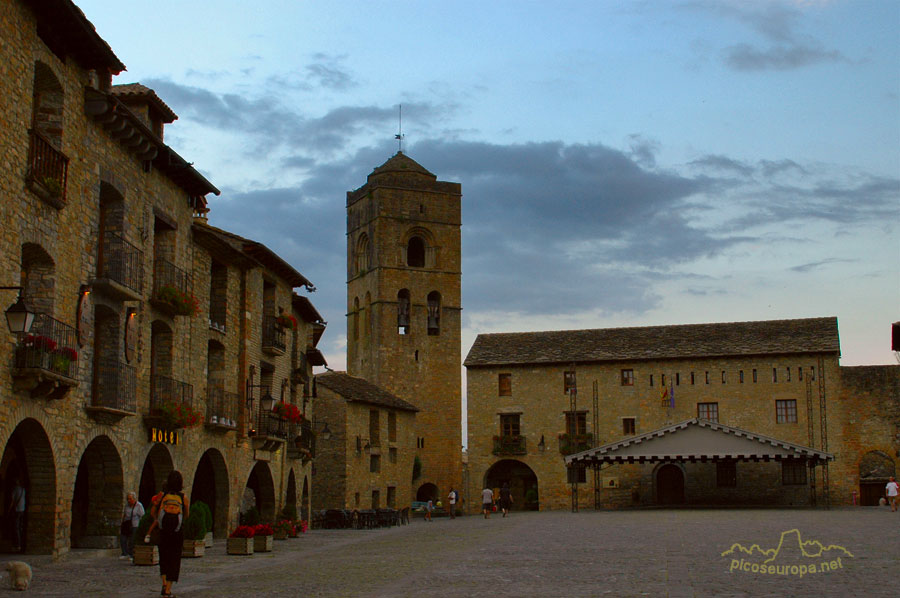 Foto: Ainsa, Sobrarbe, Pirineos de Huesca, Aragón, España