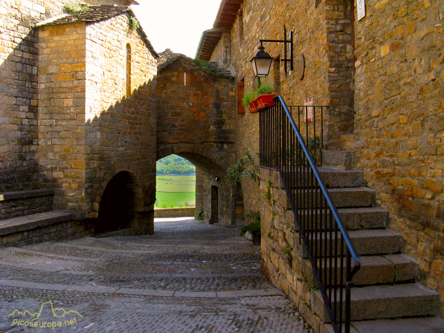 Foto: Ainsa, Sobrarbe, Pirineos de Huesca, Aragón, España