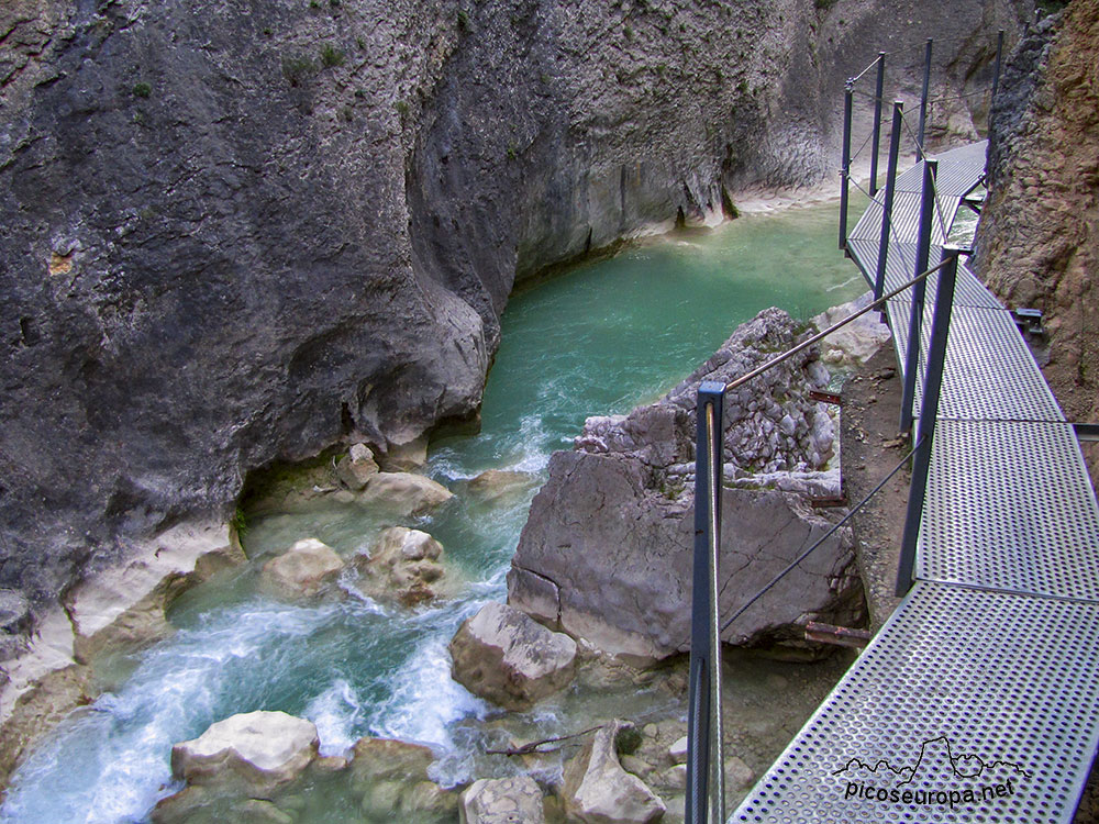 Alquezar, Parque Natural de Guara, Pre Pirineos de Huesca, Aragón