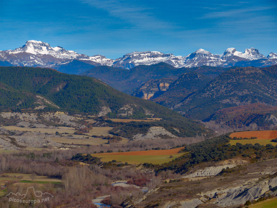 Cumbres de los Pirineos Occidentales de Huesca, La Jacetania, Aragon. 