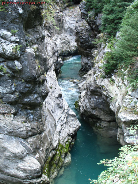 Desfiladero del río Beyos, Pirineos, Huesca, España