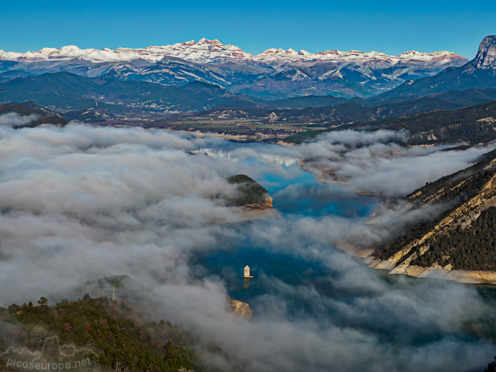 El embalse de Mediano en la zona de Ainsa, Pirineos de Huesca, Aragón.