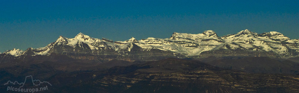 Los Pirineos desde el Puchilibro, Huesca, Pre Pirineos, Aragón, España