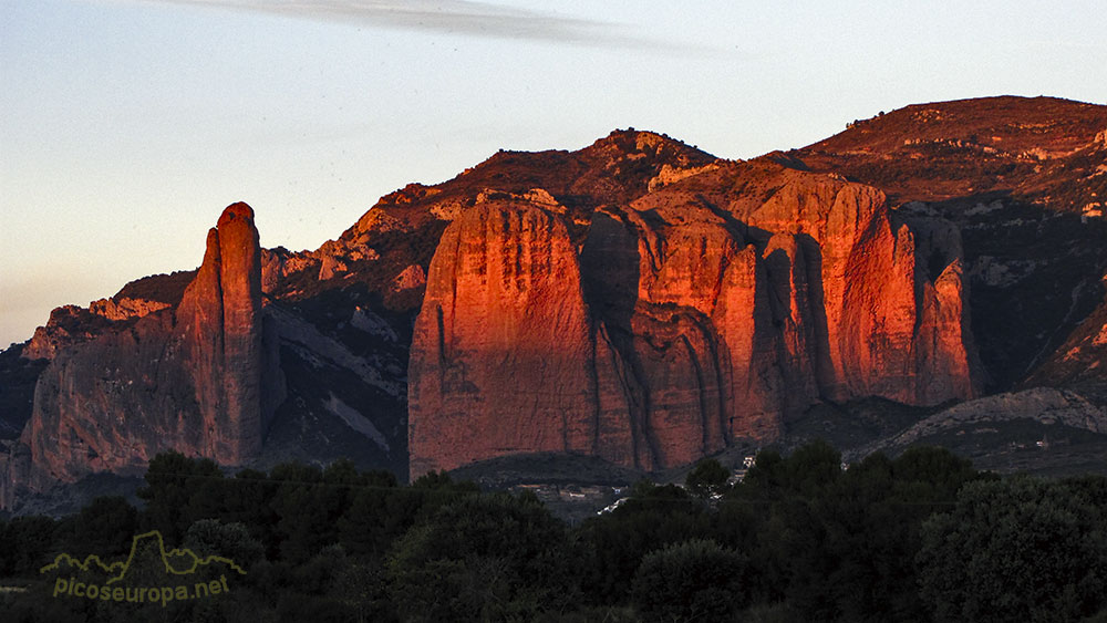 Foto: Mallos de Riglos, Pre Pirineos de Aragón