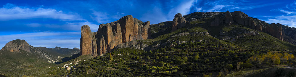 Foto: Mallos de Riglos, Pre Pirineos de Aragón