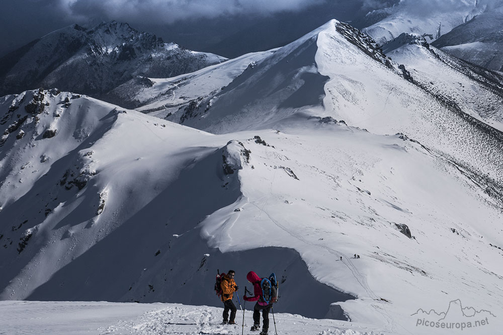 En la óltima subida al Pico Coriscao desde el collado de Llesba, Puerto de San Glorio, Cordillera Cantábrica.