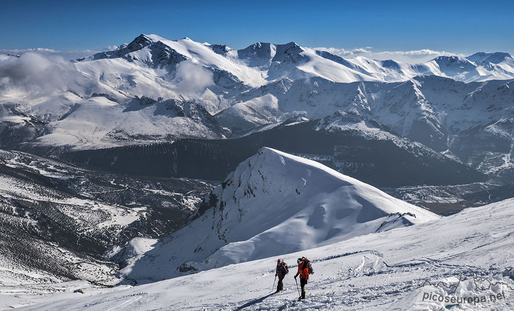 Peña Prieta y Tres Provincias desde la subida al Coriscao desde el Collado de Llesba