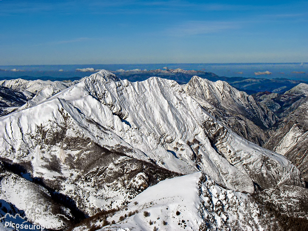 Foto: Cordillera Cantábrica desde la cumbre del Pico Pozua, León, España