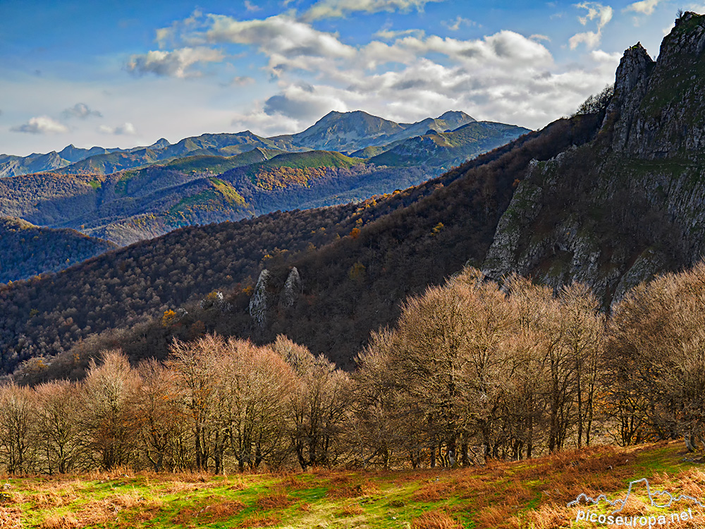 Foto: Cumbres del Gildar y Cebolleda al fondo desde la Majada de Pozua, Cordillera Cantábrica, León, España