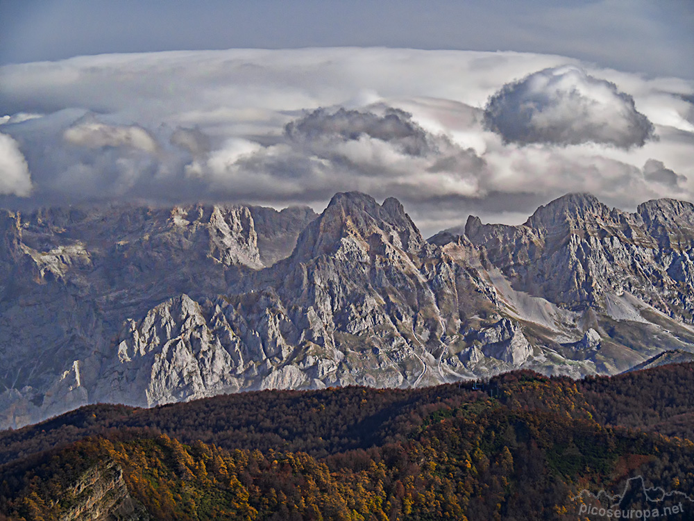 Foto: La Torre del Friero desde la Majada de Pozua, Cordillera Cantábrica, León, España