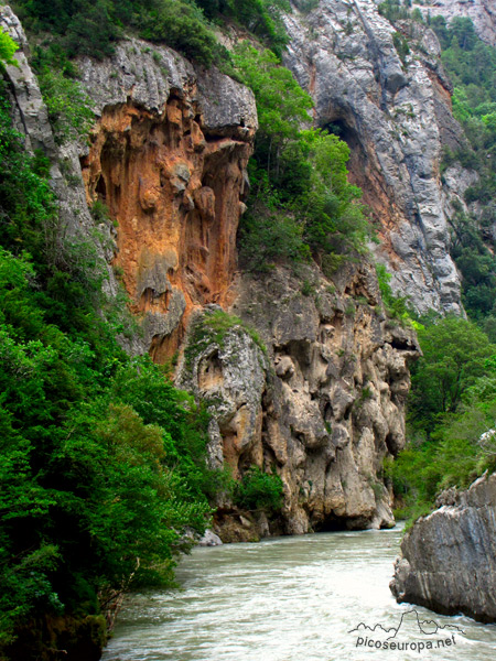 Desfiladero de Collegats, Lleida, Pirineos, Catalunya