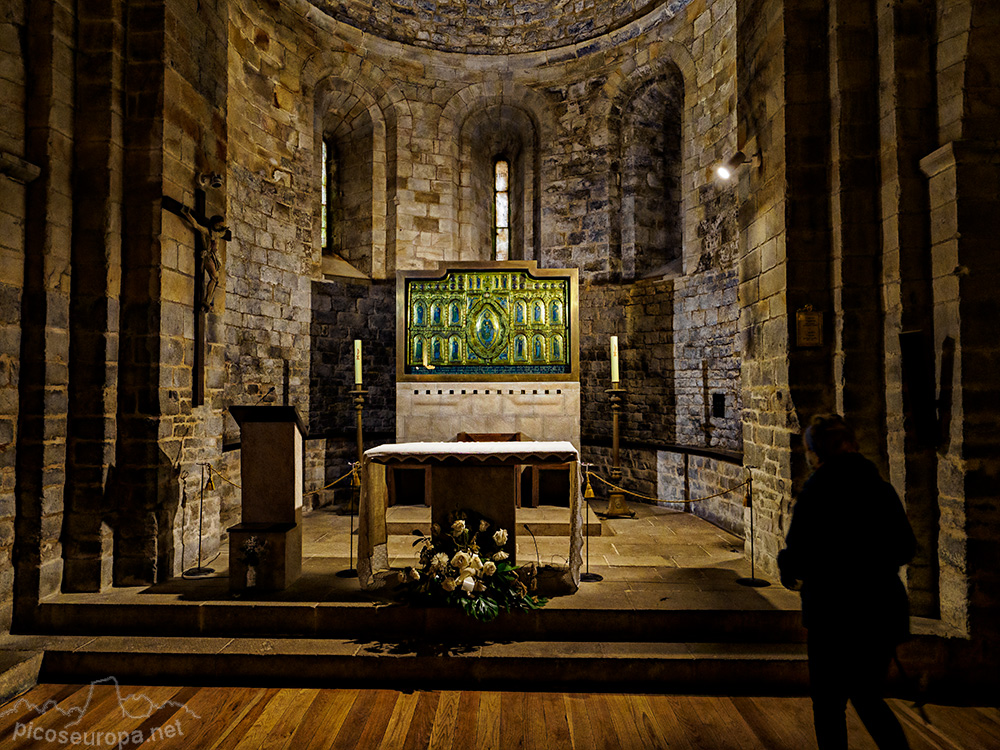 Foto: Interior de la iglesia del Monasterio de San Miguel de Aralar, Navarra