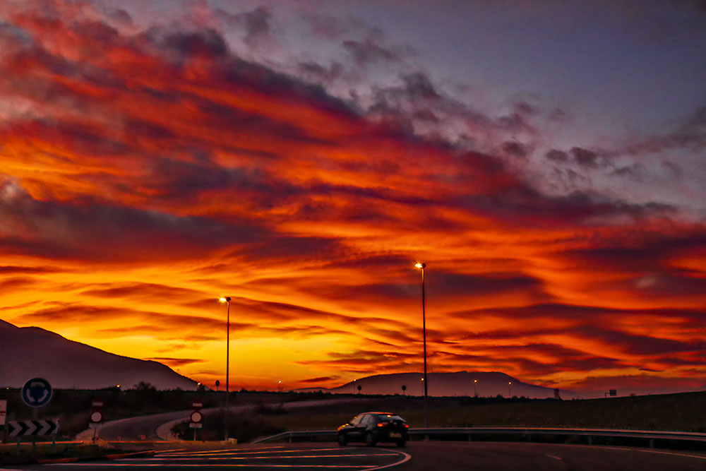 Puesta de sol en las cercanias de Pamplona, Navarra.