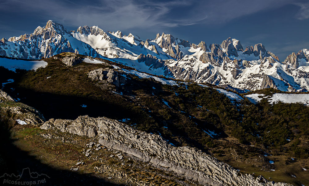 Picos de Europa desde la subida al Pico Bistruey, situado en el límite de Cantabria con la Montaña Palentina, por la ruta que parte desde Caloca (Cantabria)