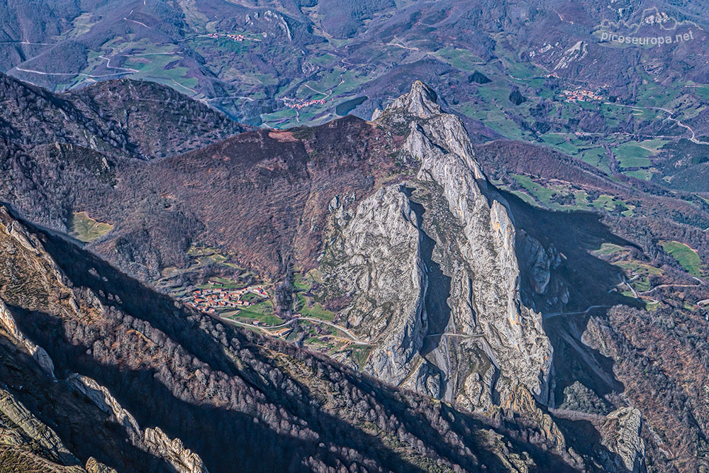 Foto: Dobres desde el Collado que separa el Pico Bistruey del Pico Corcina