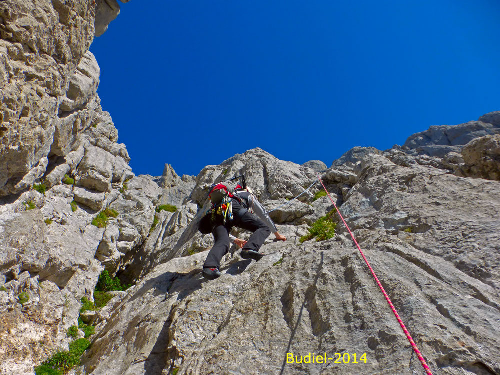 En los primeros largos de escalada