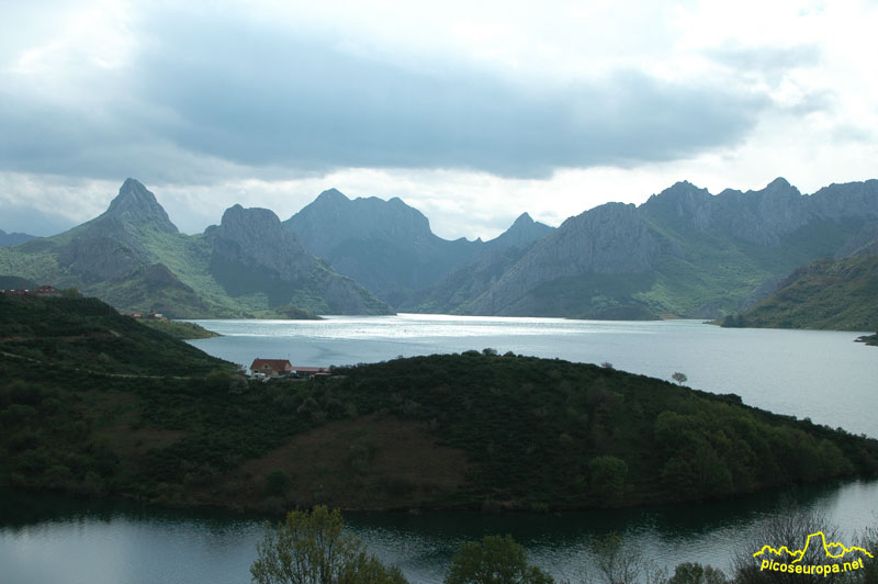 Foto: Embalse de Riaño, Leon,Parque Regional de los Picos de Europa